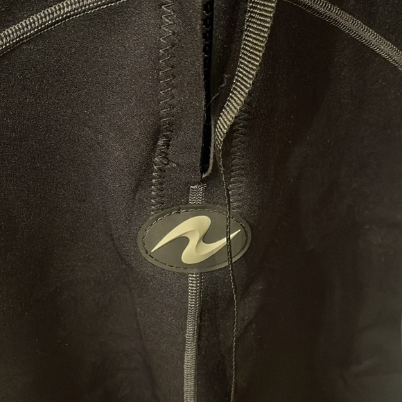AQUA LUNG WET SUIT SIZE 14 - Picture 5 of 7